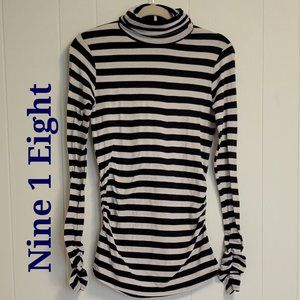 Nine 1 Eight stretchy striped turtle neck navy & white sz: M